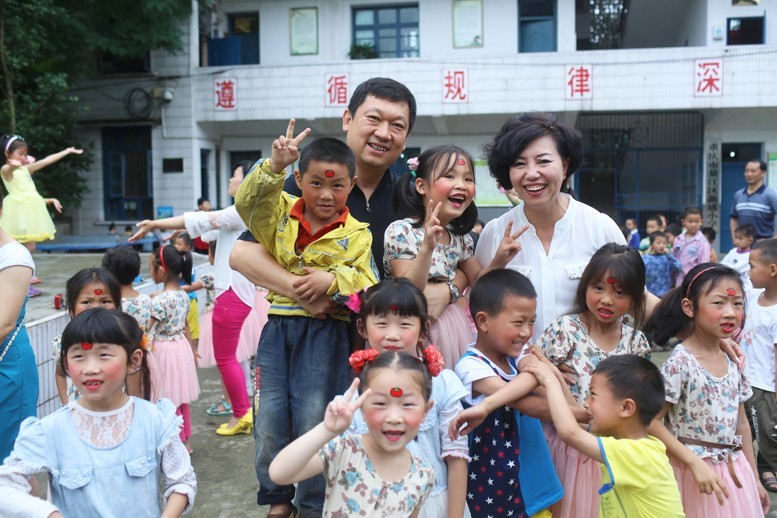 姜光辉 赵凤霞伉俪爱心回访图集