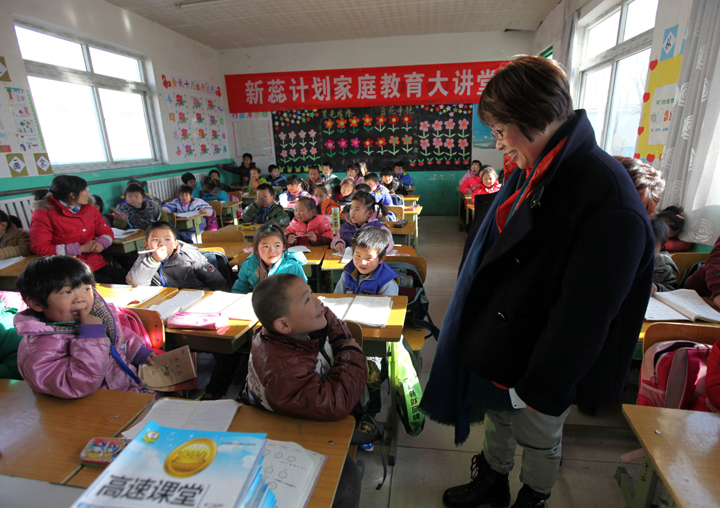 爱心捐赠人与北京弘善小学的孩子们互动交流 